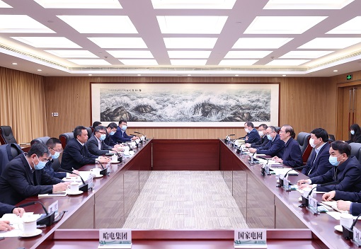 辛保安、張智剛與哈電集團董事長曹志安、總經(jīng)理吳偉章會談