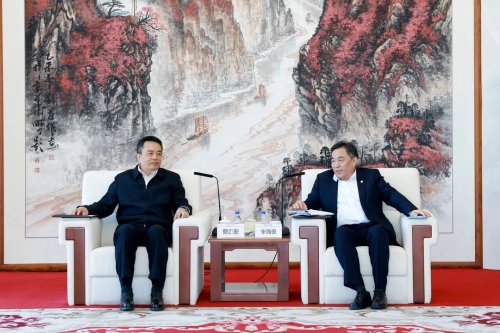 宋海良孫洪水與哈電集團董事長曹志安、總經(jīng)理吳偉章會談