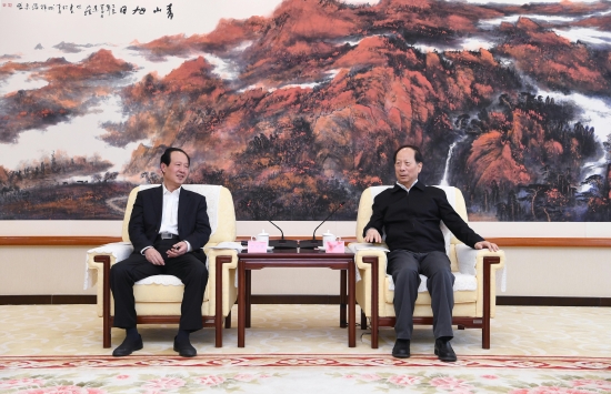 丁焰章拜會內(nèi)蒙古自治區(qū)黨委書記、人大常委會主任石泰峰