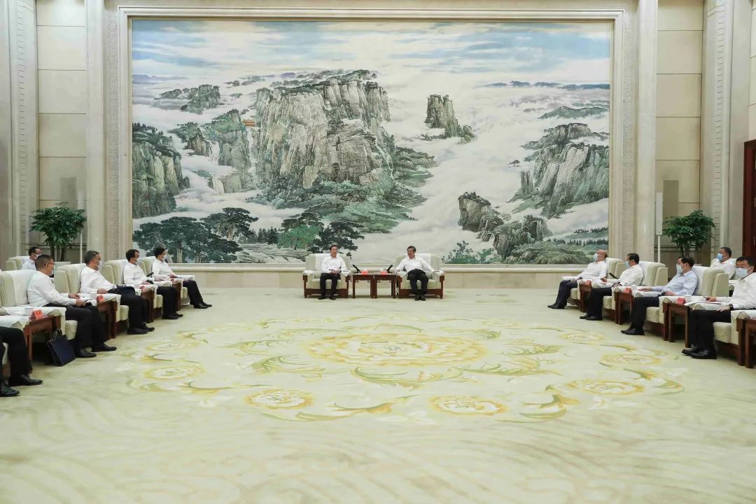 國(guó)家電網(wǎng)董事長(zhǎng)辛保安與河北省委書記倪岳峰、省長(zhǎng)王正譜會(huì)談