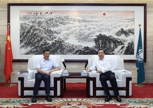 國(guó)家電網(wǎng)有限公司董事長(zhǎng)、黨組書記辛保安與東方電氣集團(tuán)董事長(zhǎng)俞培根會(huì)談