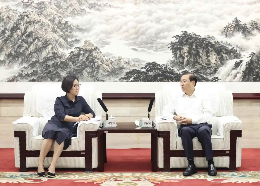 國家電網(wǎng)董事長、黨組書記辛保安與江西省委副書記、贛州市委書記吳忠瓊會談