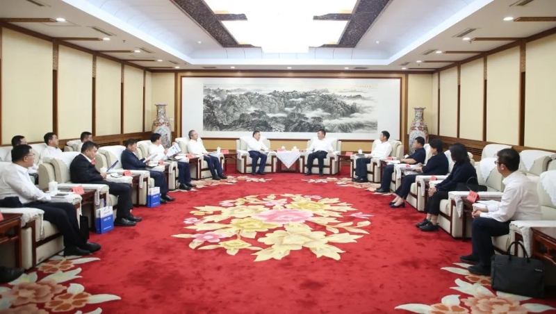 宋海良與內(nèi)蒙古自治區(qū)黨委常委、呼和浩特市委書記包鋼座談