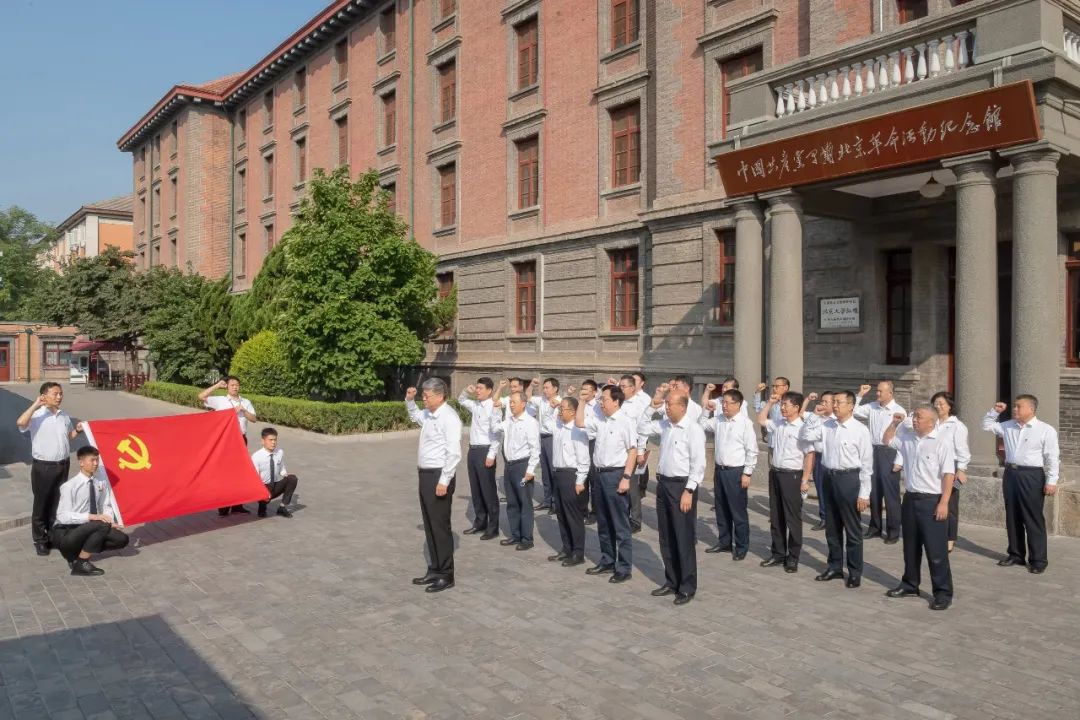 國家能源集團(tuán)黨組成員集體參觀學(xué)習(xí) “光輝偉業(yè)、紅色序章”主題展覽