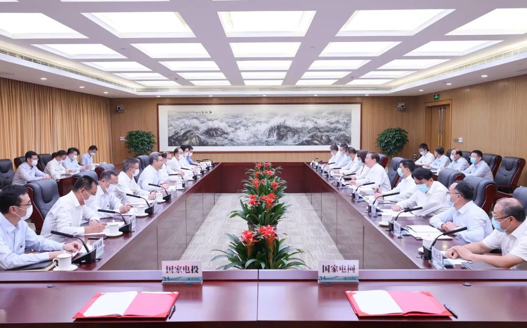 國(guó)家電網(wǎng)董事長(zhǎng)、黨組書記辛保安與國(guó)家電投董事長(zhǎng)錢智民、總經(jīng)理江毅會(huì)談