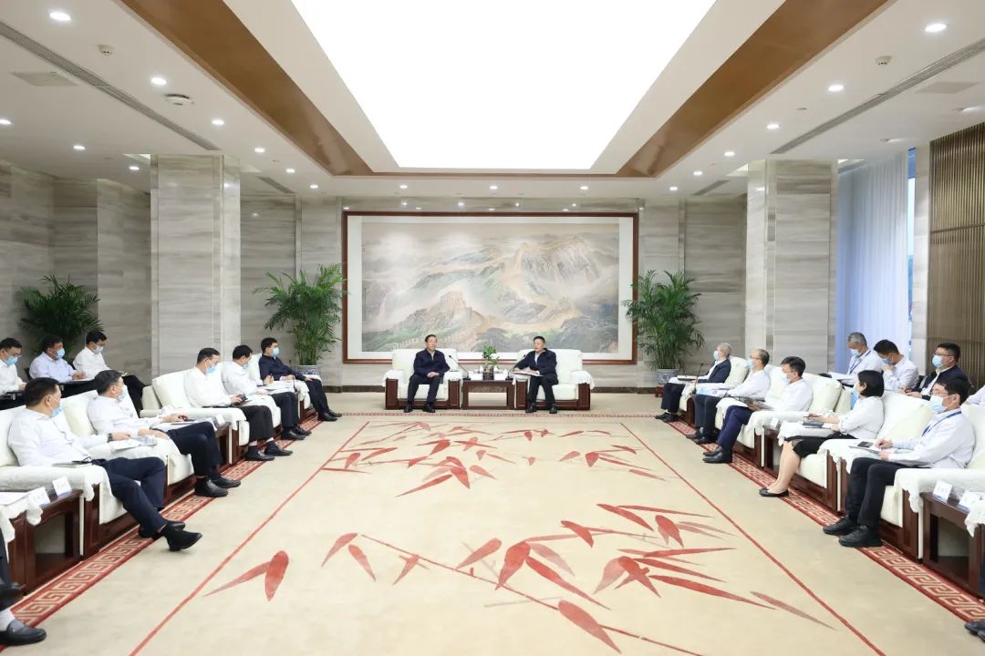 國(guó)家電網(wǎng)公司董事長(zhǎng)、黨組書辛保安與東方電氣集團(tuán)董事長(zhǎng)俞培根、總經(jīng)理徐鵬會(huì)談