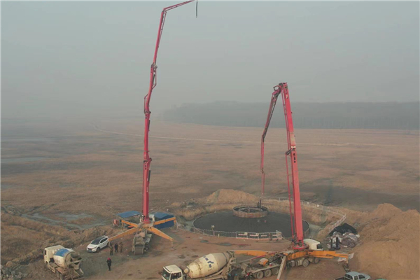 大唐長山熱電廠順利完成查干湖10萬千瓦風(fēng)電項目風(fēng)機(jī)基礎(chǔ)澆筑工作