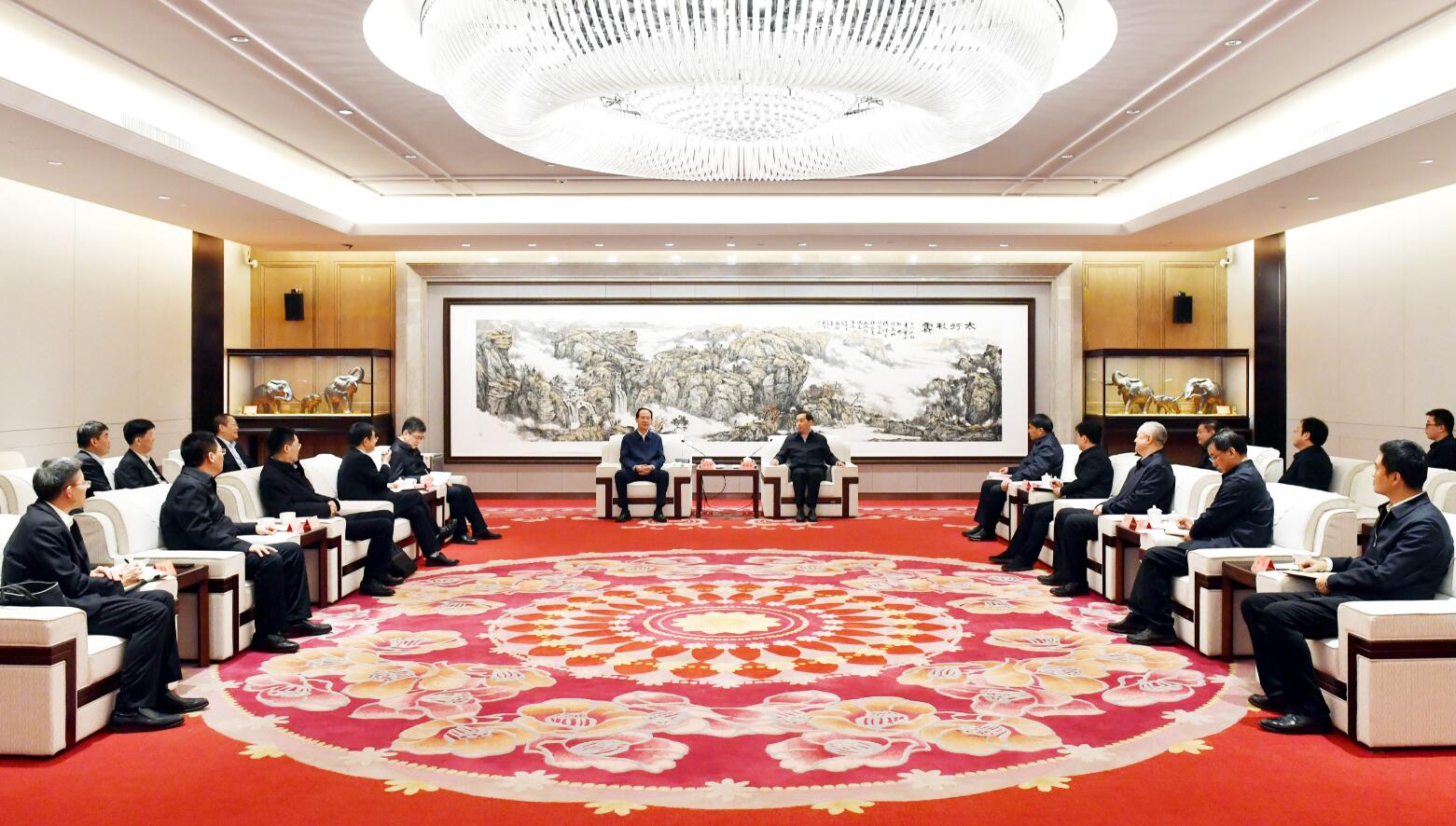 中國(guó)電建黨委書(shū)記、董事長(zhǎng)丁焰章與河北省委常委、石家莊市委書(shū)記張超超會(huì)談