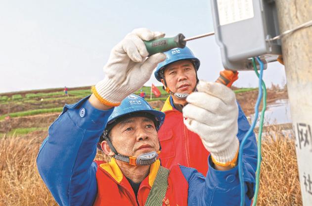 四川通江護(hù)航春灌用電，60支服務(wù)隊(duì)奔走田間