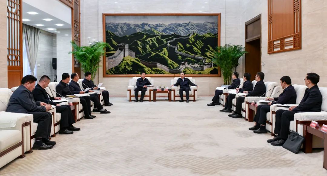大唐集團(tuán)黨組書記、董事長鄒磊與青海省海南州委書記呂剛、州長尕瑪朋措會談