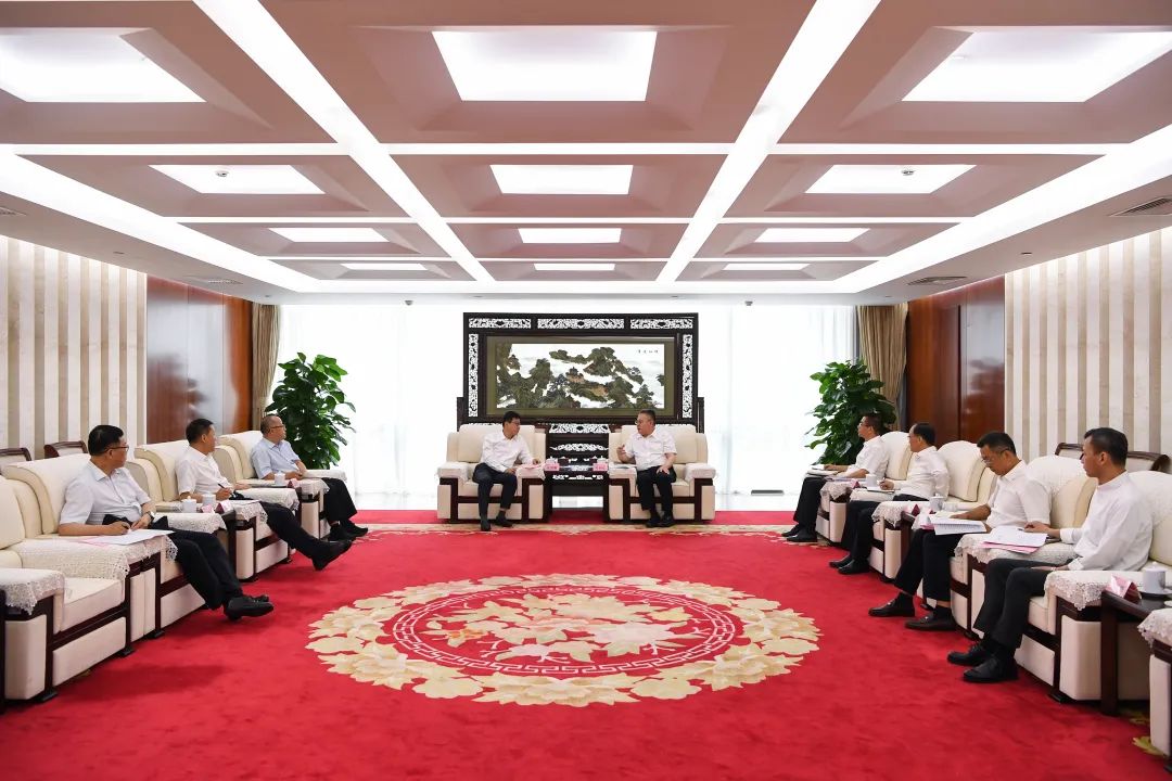 葉向東與甘肅省委常委、副省長張錦剛舉行會談