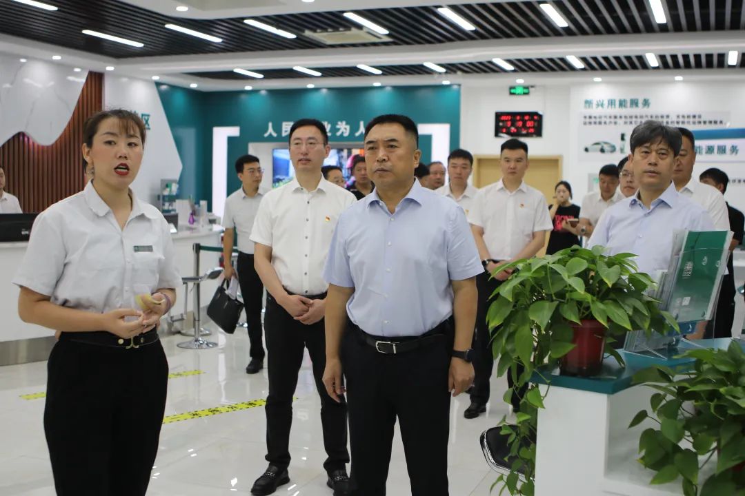 香河縣委書記梁寶杰、縣長李海濱調(diào)研國網(wǎng)香河縣供電公司重點(diǎn)工作
