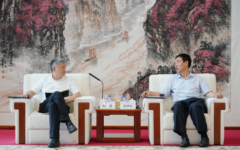 中國能建黨委副書記、總經理孫洪水與重慶兩江投資集團黨委書記、董事長李謹會談