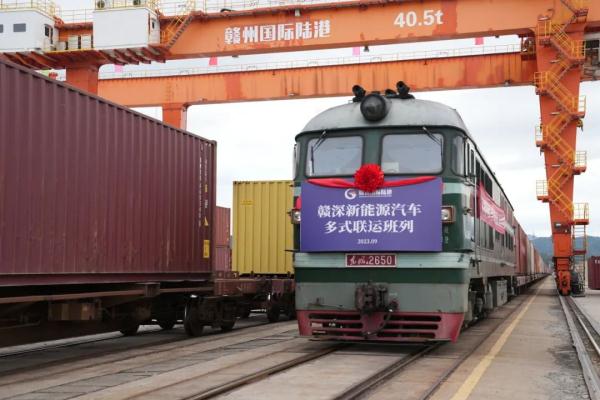 國(guó)產(chǎn)新能源汽車，坐火車“出?！?