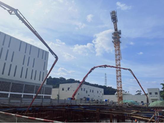 恒運9F燃機綜合辦公樓基礎筏板及承臺、坡道底板澆筑完成