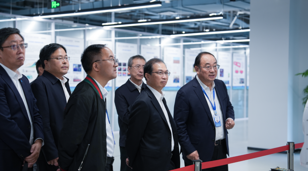 江毅與中國工程院院士、清華大學(xué)海洋工程研究院院長、海工院院長張建民交流座談