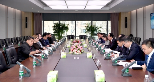 中國電建黨委書記、董事長丁焰章同洪都拉斯國會主席雷東多舉行會談