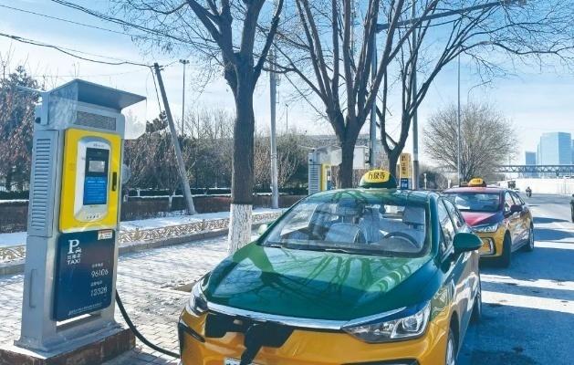 一天去四趟換電站，新能源出租車“不抗凍”怎么開