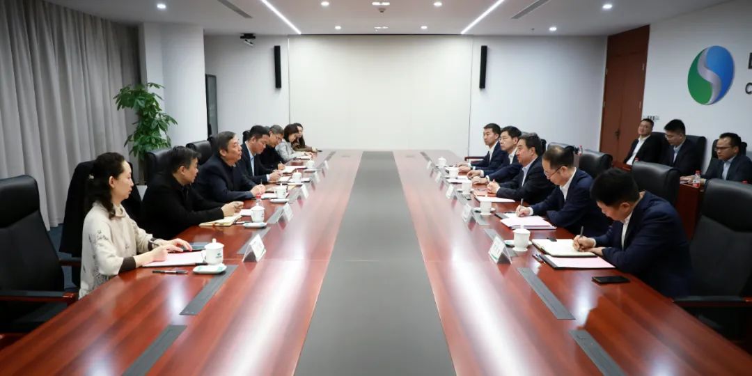 中國(guó)電氣裝備黨委書記、董事長(zhǎng)白忠泉會(huì)見(jiàn)上海市經(jīng)濟(jì)和信息化委員會(huì)副主任戎之勤