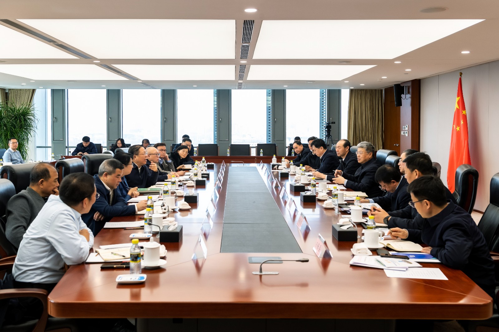 國家能源集團黨組書記、董事長劉國躍會見廣西壯族自治區(qū)政府黨組成員、國資委黨委書記秦如培