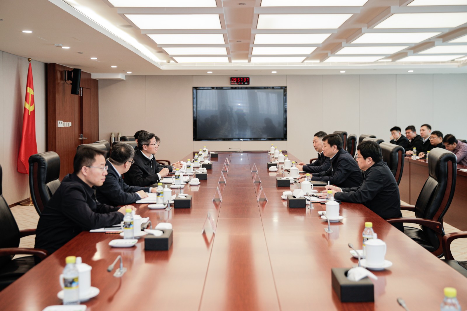 國家能源集團(tuán)總經(jīng)理、黨組副書記余兵會(huì)見衡水市委副書記、市長董曉航