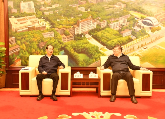 中國電建黨委書記、董事長丁焰章與華中科技大學(xué)校長尤政會談