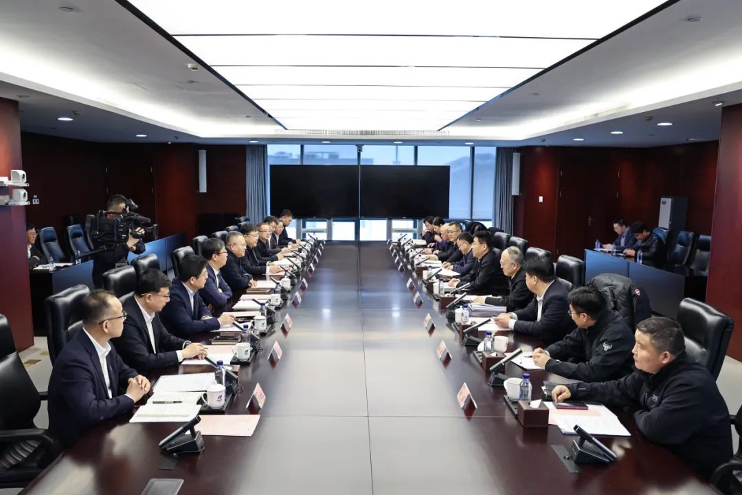華電集團(tuán)黨組副書記、總經(jīng)理葉向東與北京市副市長高朋舉行會(huì)談