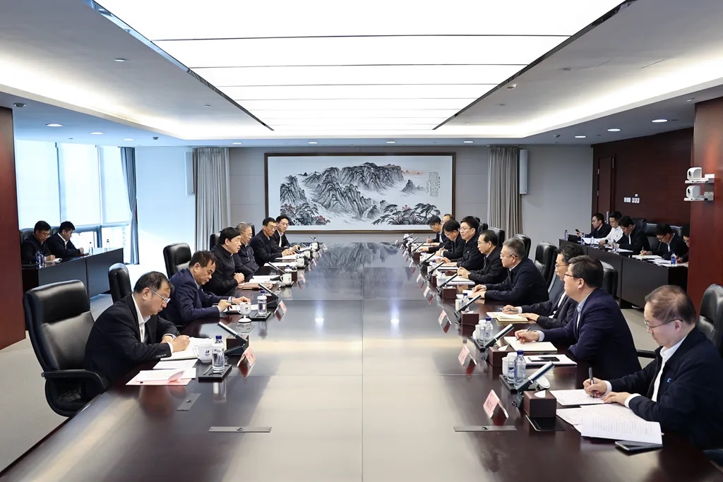 華電集團董事長江毅、總經(jīng)理葉向東與國家電網(wǎng)董事長、黨組書記張智剛會談