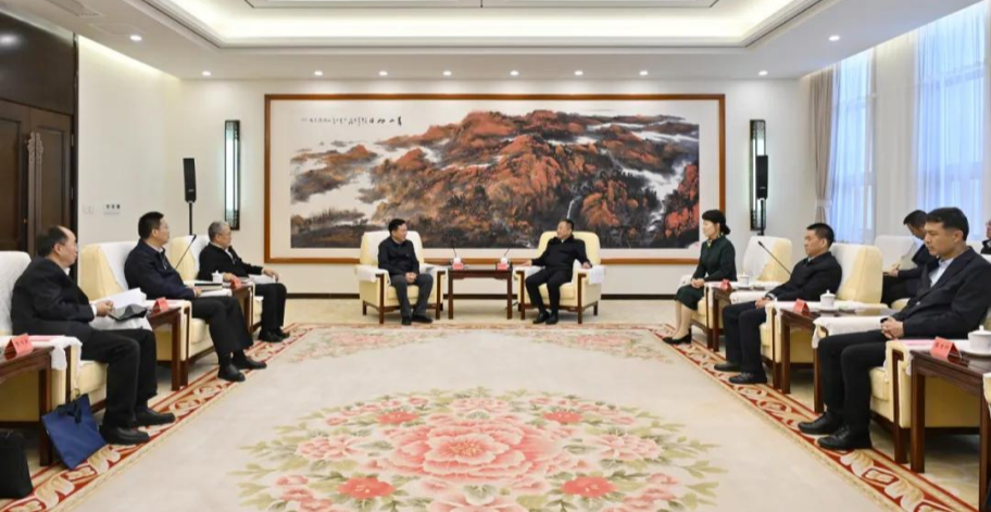 國家電投董事長劉明勝、總經(jīng)理栗寶卿拜會內(nèi)蒙古自治區(qū)黨委書記孫紹騁、自治區(qū)主席王莉霞