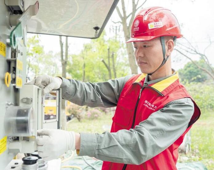 賀彪：星城萬(wàn)家燈火，“帶電護(hù)衛(wèi)”用心守候