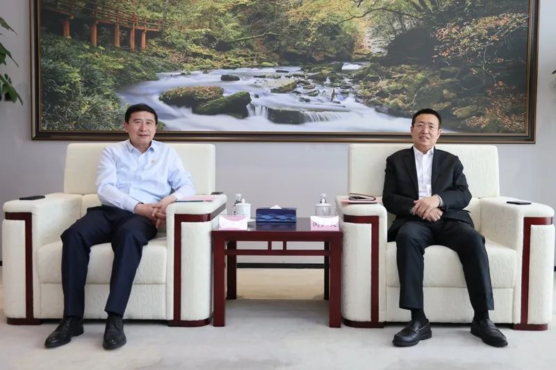 陜煤集團(tuán)黨委書記、董事長張文琪會見中鐵十八局集團(tuán)黨委書記、董事長閆廣天一行