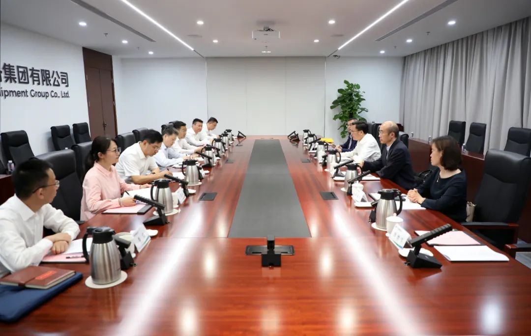中國電氣裝備黨委副書記、總經(jīng)理周群會見上海市經(jīng)信委副主任湯文侃