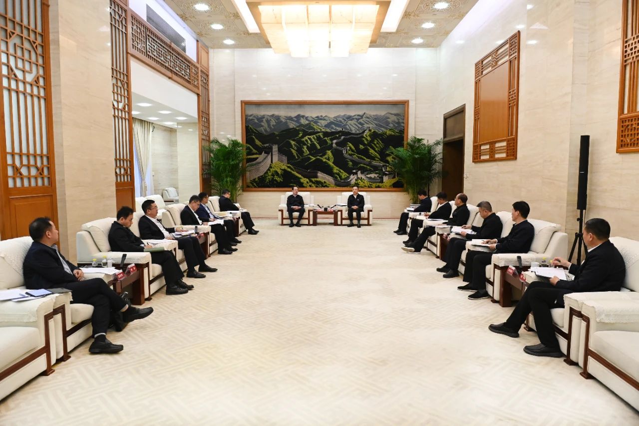 大唐集團黨組書記、董事長鄒磊與中國電建黨委書記、董事長丁焰章會談