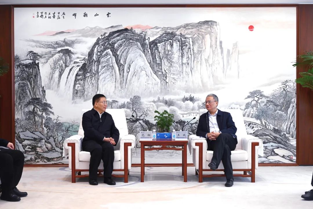 中國電建黨委副書記、總經理王斌與內蒙古自治區(qū)黨委常委、呼和浩特市委書記包鋼會談