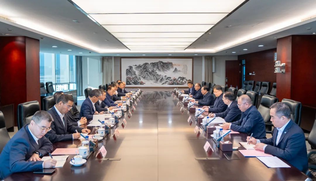 華電集團(tuán)黨組書記、董事長江毅會見中國中車黨委書記、董事長孫永才
