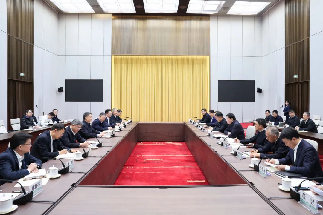溫樞剛張文峰與國(guó)家電網(wǎng)董事長(zhǎng)張智剛、總經(jīng)理龐驍剛會(huì)談