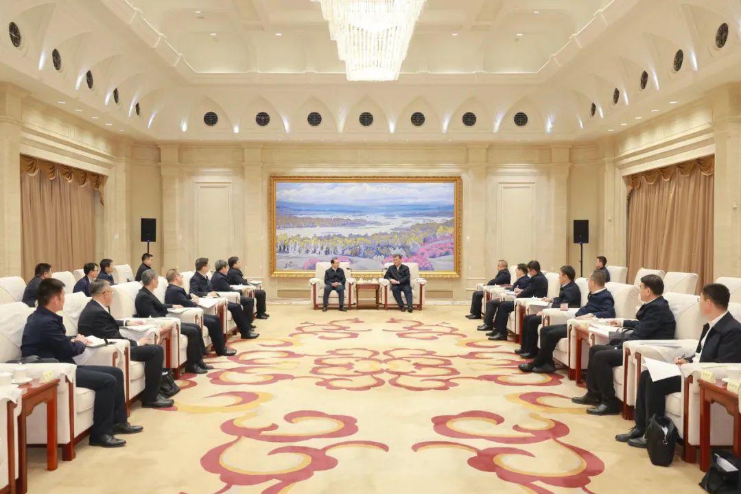 華電集團(tuán)黨組書記、董事長江毅與新疆維吾爾自治區(qū)主要領(lǐng)導(dǎo)舉行會談