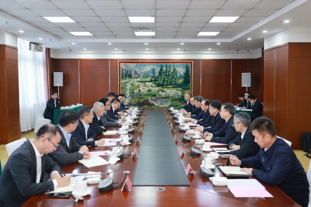 華電集團(tuán)黨組書記、董事長江毅與上海電氣黨委書記、董事長吳磊舉行會談