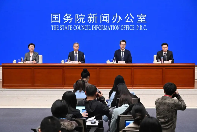 國家發(fā)改委：“沙戈荒”新能源基地加快建設(shè)，截至11月底，西北五省風(fēng)光裝機(jī)達(dá)到280GW左右