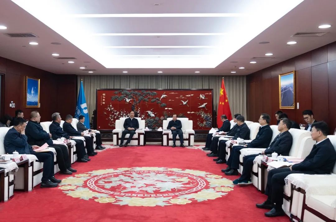 江毅與山西省委常委、常務(wù)副省長(zhǎng)盧東亮舉行會(huì)談