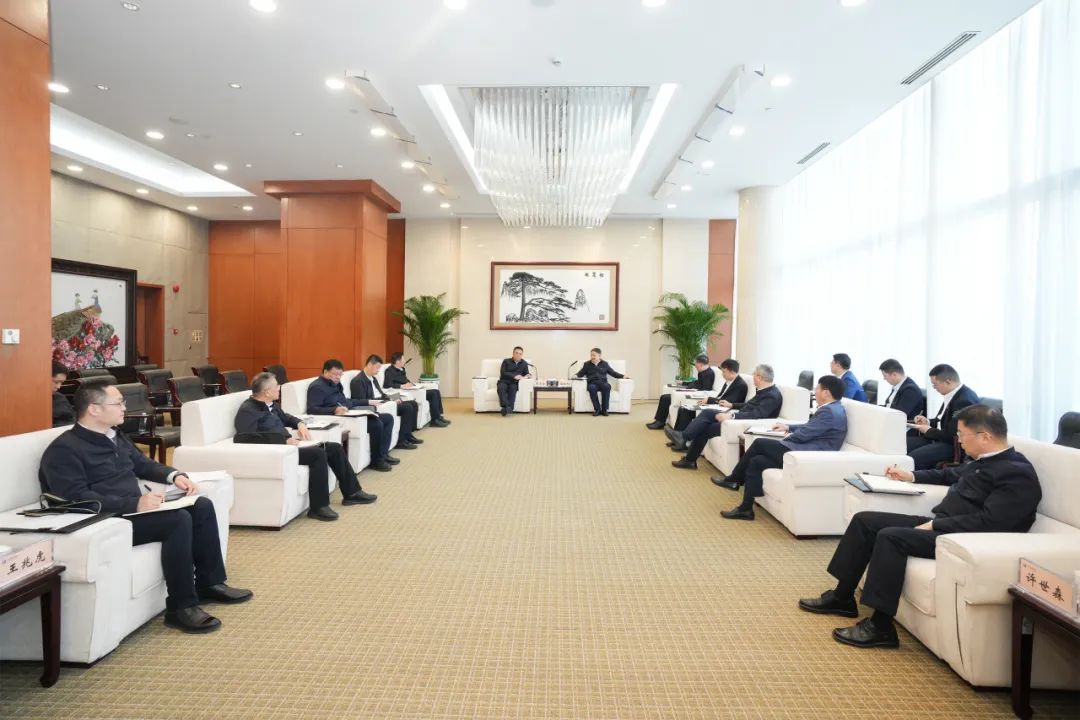 華能集團(tuán)董事長(zhǎng)溫樞剛、總經(jīng)理張文峰會(huì)見(jiàn)哈電集團(tuán)董事長(zhǎng)曹志安、總經(jīng)理黃偉